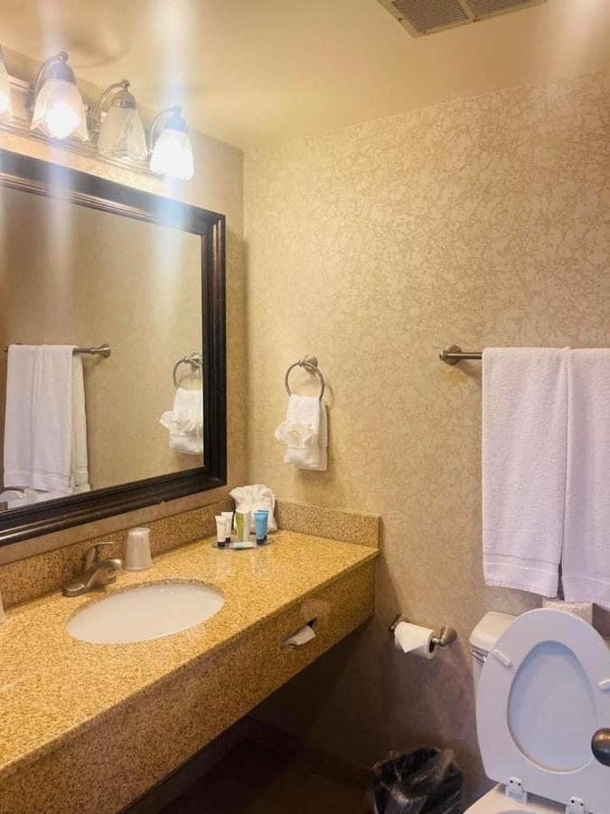 Senate Suites Extended Stay Hotel Topeka Exteriör bild