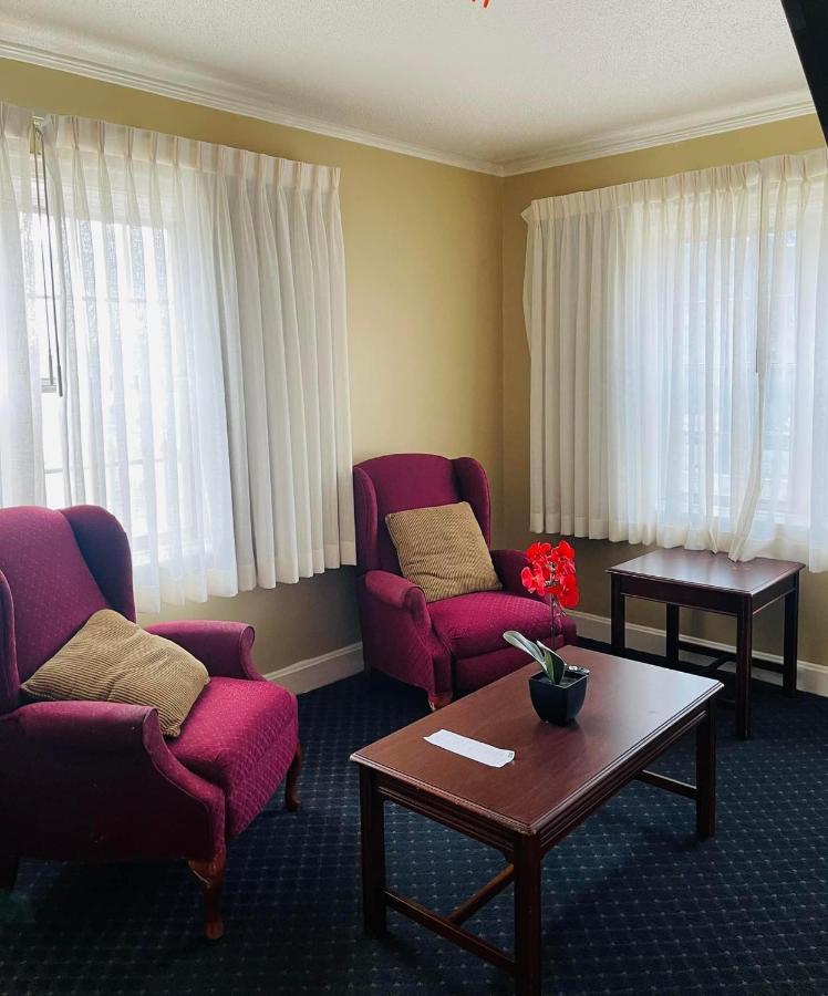 Senate Suites Extended Stay Hotel Topeka Exteriör bild