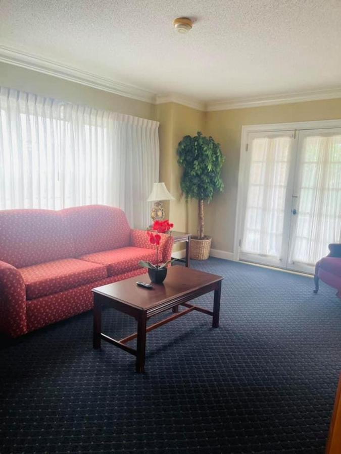 Senate Suites Extended Stay Hotel Topeka Exteriör bild