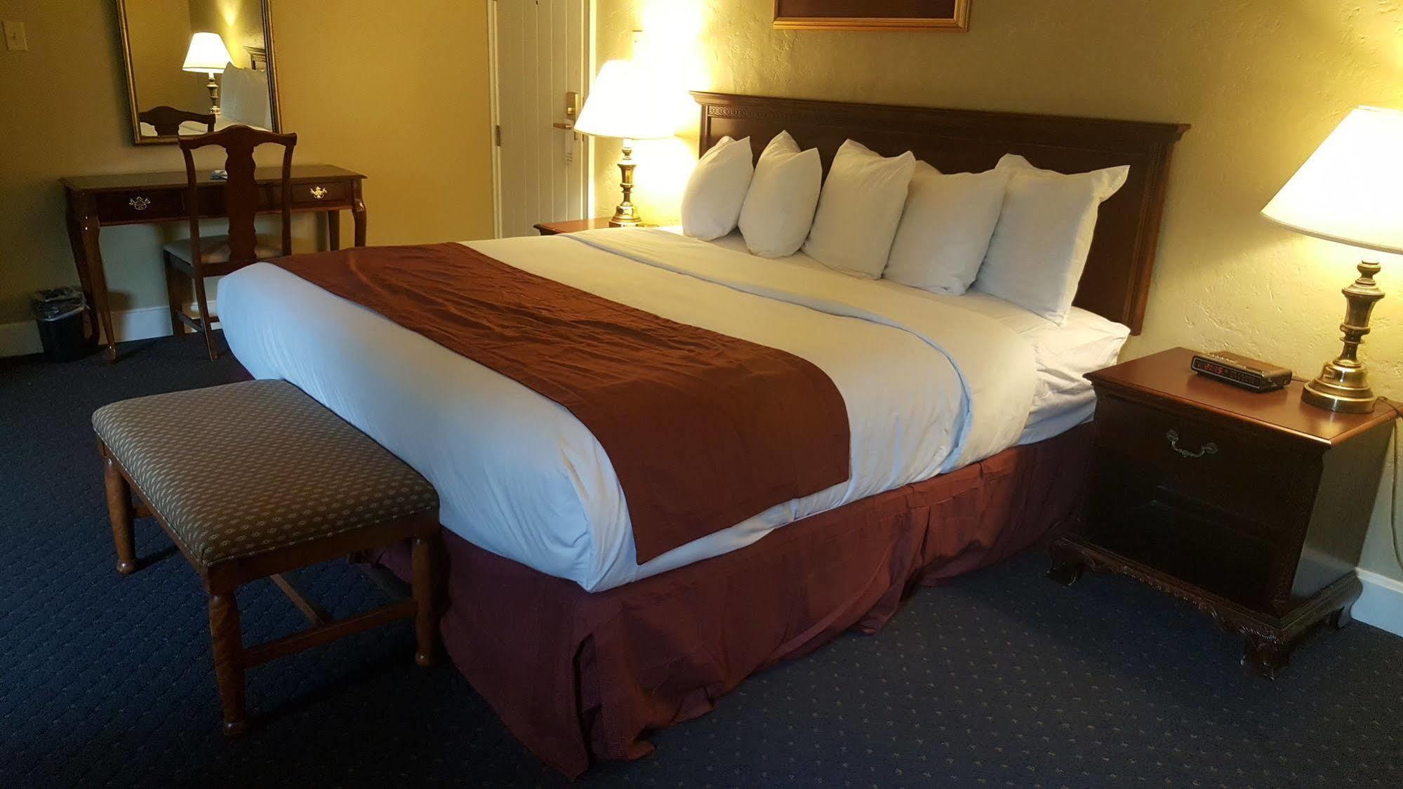 Senate Suites Extended Stay Hotel Topeka Exteriör bild