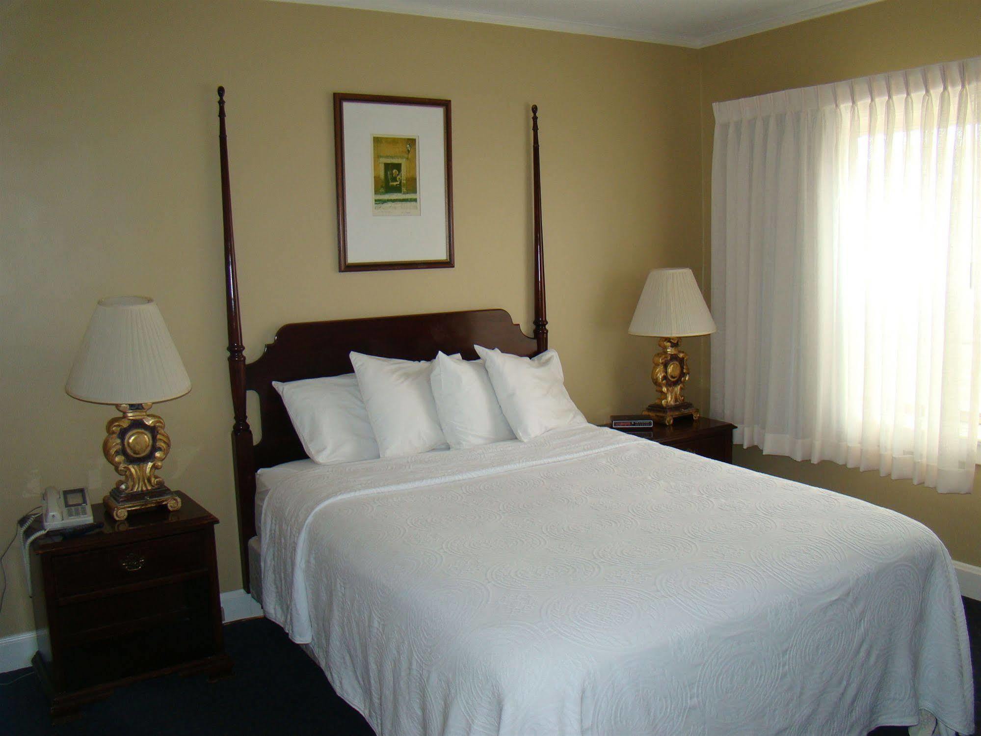 Senate Suites Extended Stay Hotel Topeka Exteriör bild