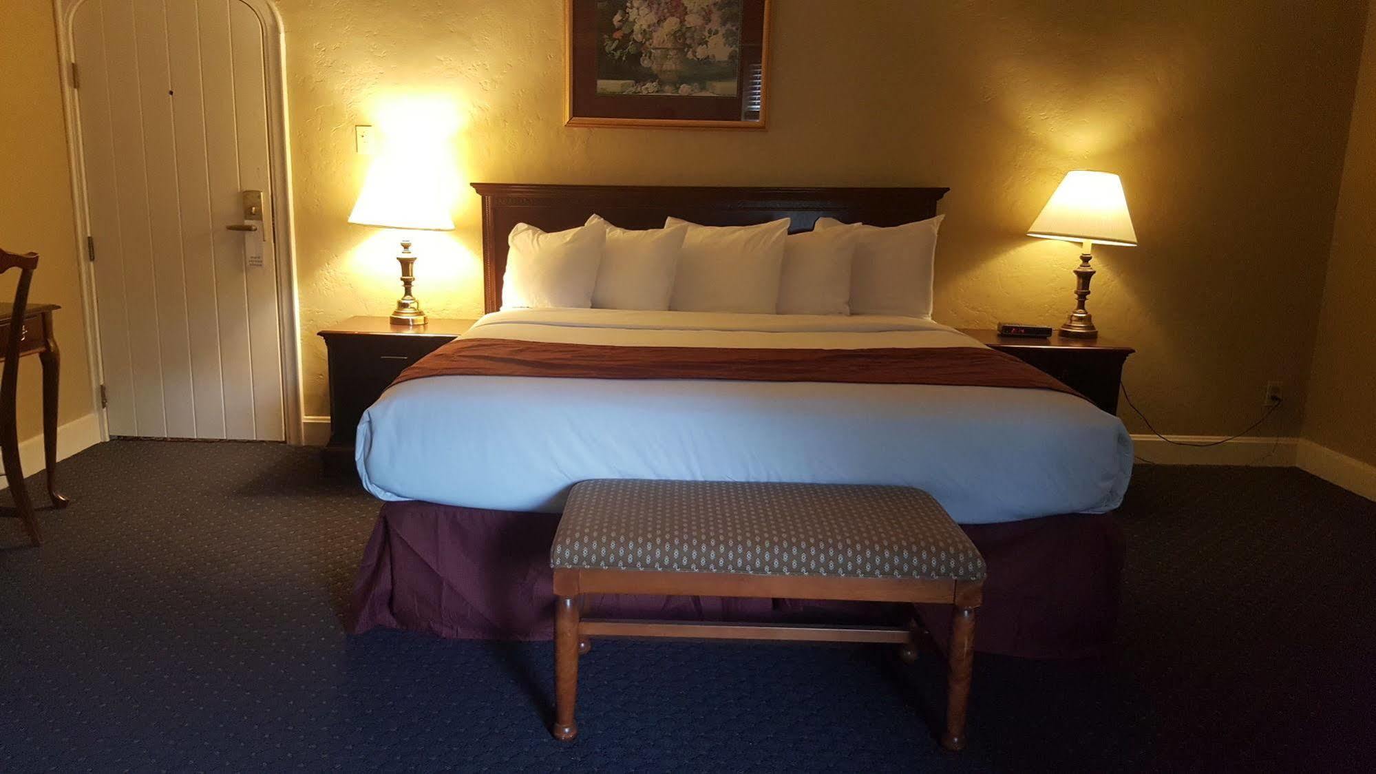 Senate Suites Extended Stay Hotel Topeka Exteriör bild